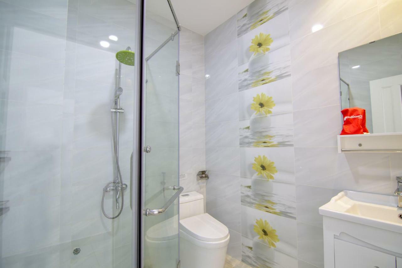 Reddoorz Near Quan Khu 7 Stadium 胡志明市 外观 照片